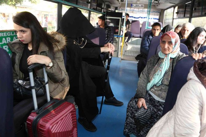 Filmdeki Kostümüyle Sokağa Çıktı, Adanalıları Korkuttu