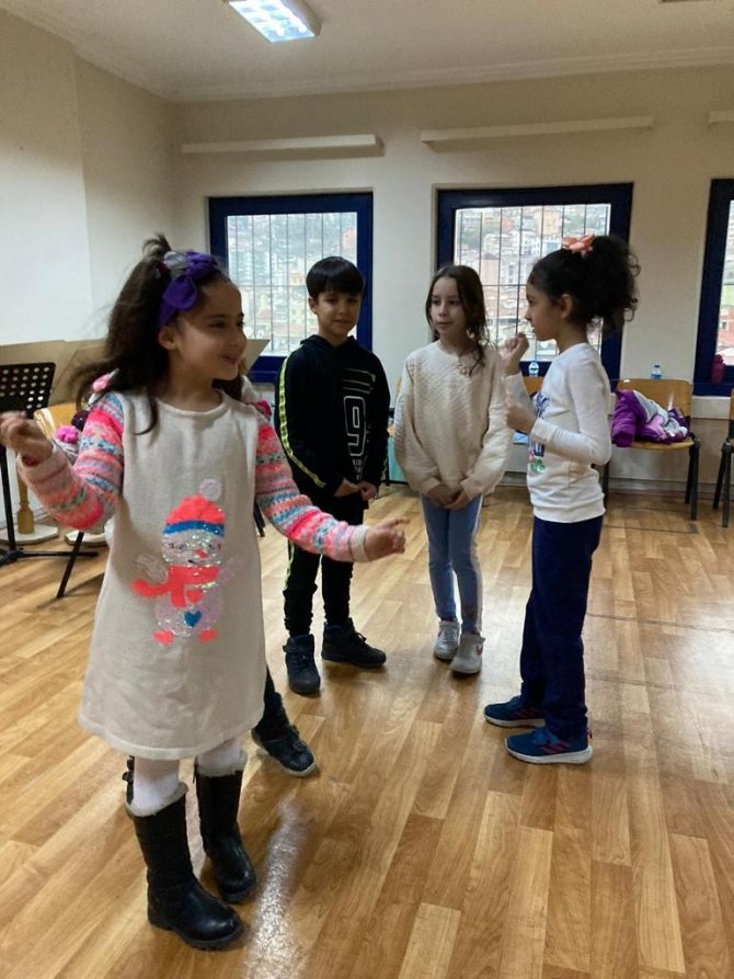 İ̇zmit’te Minikler Drama Eğitimi Alıyor