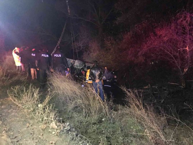 Konya’da Yolcu Otobüsü Şarampole Devrildi: 15 Yaralı