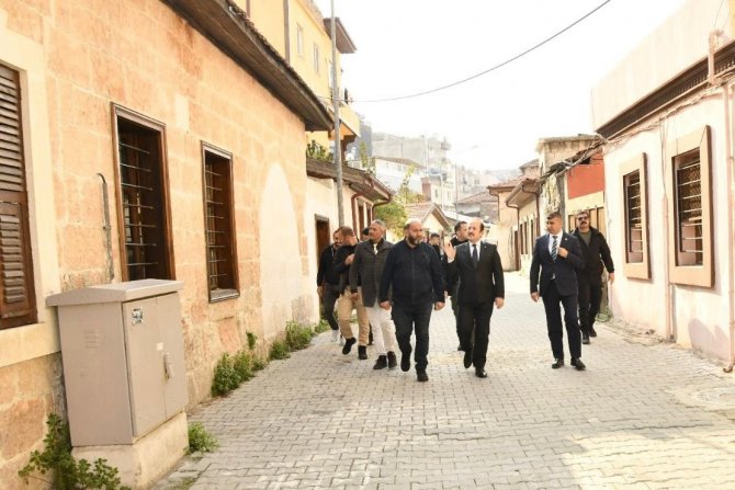 Vali Pehlivan, Tarihi Yapılardaki Restorasyon Çalışmalarını İnceledi