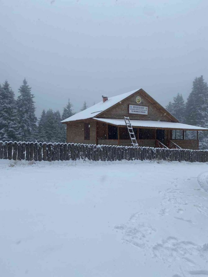 Karabük’te Yüksek Kesimler Beyaz Örtüyle Kaplandı