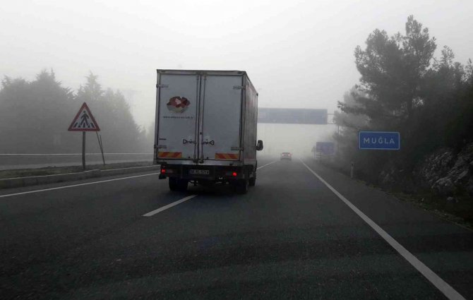 Sis Nedeniyle Görüş Mesafesi 10 Metreye Düştü