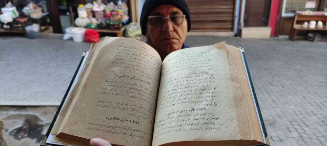 Bu Kitapta 300 Yıl Önceki Yemek Tarifleri Yazıyor