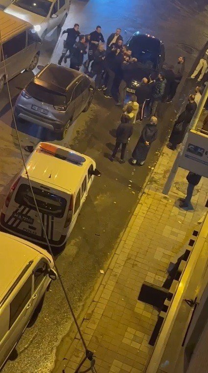 Kaza Sonrası Kadın Sürücüye Hakaret Edip, Polisle Kavga Ettiler