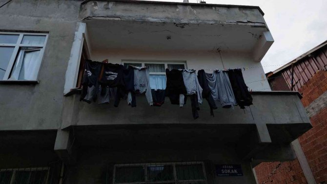 Çocuğunun Balkondan Düştüğünü Gören Anne De Düşerek Hastanelik Oldu