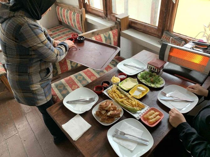 Müşterinin Gözünü Doyurma Telaşının Sonucu ‘Serpme Kahvaltı’ İsrafı