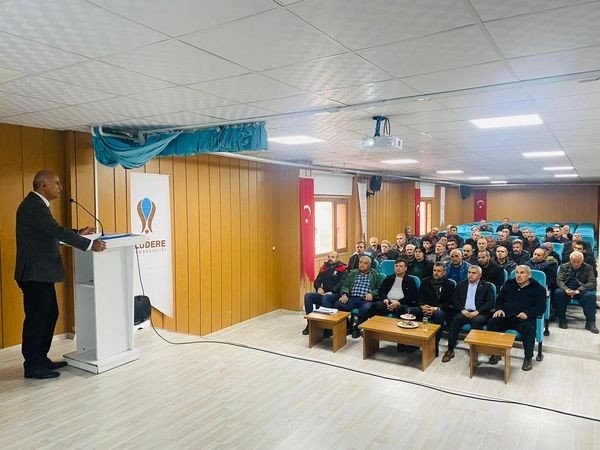 Uludere’de Çiftçilere Yönelik Bilgilendirme Toplantısı Yapıldı