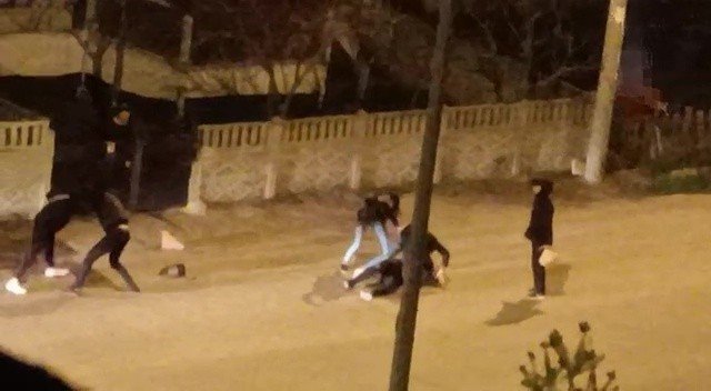 Gençlerin Yumruk Yumruğa Kavgası Kamerada