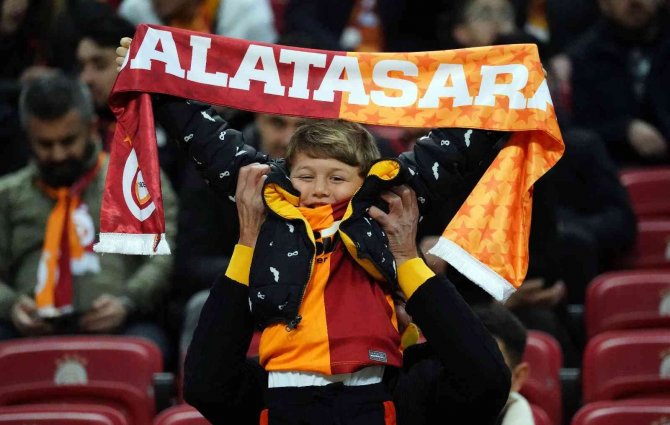 Spor Toto Süper Lig: Galatasaray: 1 - İ̇stanbulspor: 0 (Maç Devam Ediyor)