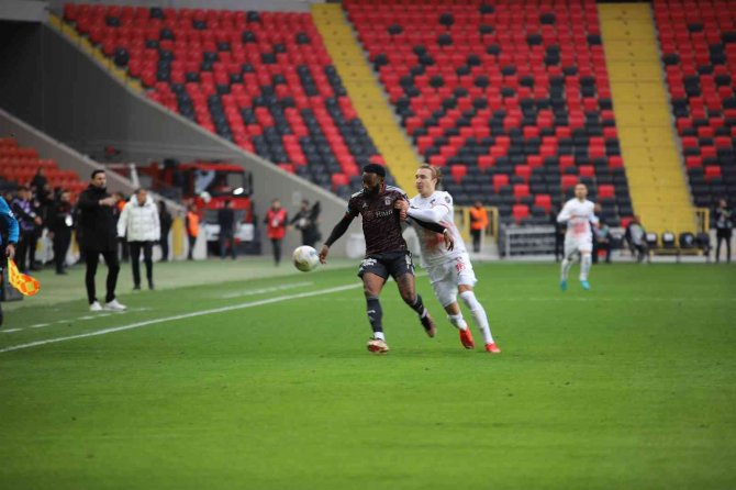 Spor Toto Süper Lig: Gaziantep Fk: 0 - Beşiktaş: 0 (Maç Devam Ediyor)