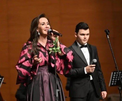 Tavşanlılı Genç Sanatçı Tunahan Saruhan, Doç. Dr. Aylin Şengül Taşçı İle Düet Yaptı