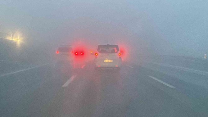 Bolu Dağı’nda Sis Sebebiyle Sürücüler Zor Anlar Yaşadı