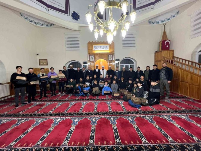 Tokat’ta Camiye Giden Çocuklar Ödüllendirildi