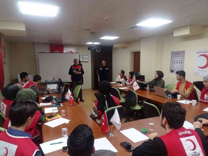 Siirt Belediyesinden Türk Kızılay Üyelerine Yangın Eğitimi