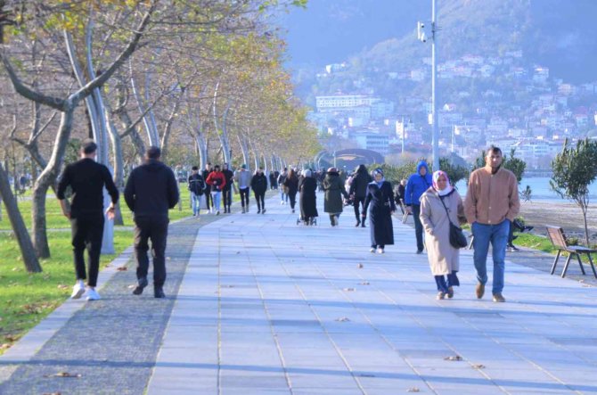 Ordu’da Kış Mevsiminde Yaz Havası Sahilleri Doldurdu