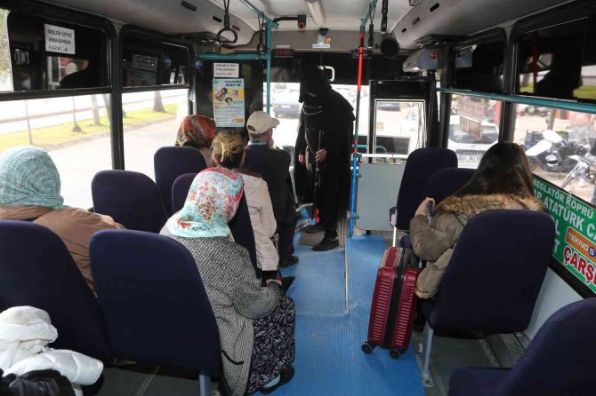 Filmdeki Kostümüyle Sokağa Çıktı, Adanalıları Korkuttu