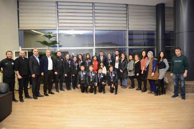 Başkan Yılmaz Şampiyonları Ağırladı