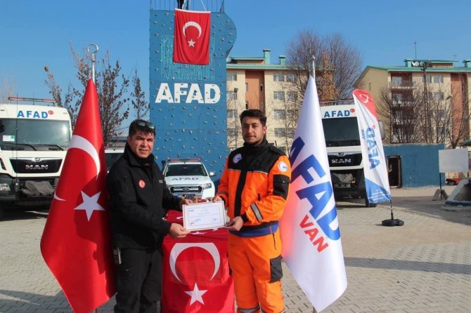 Afad’ın Yeni Arama Ve Kurtarma Teknisyenleri Yemin Ederek Göreve Başladı