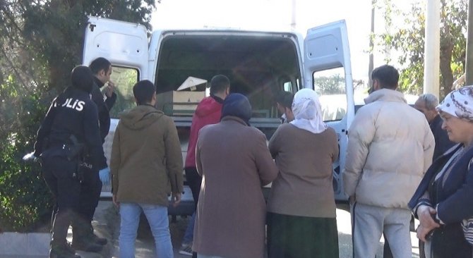 5 Yaşındaki Çocuğun Gözü Önünde Karısını Bıçaklayarak Öldüren Zanlı Yakalandı