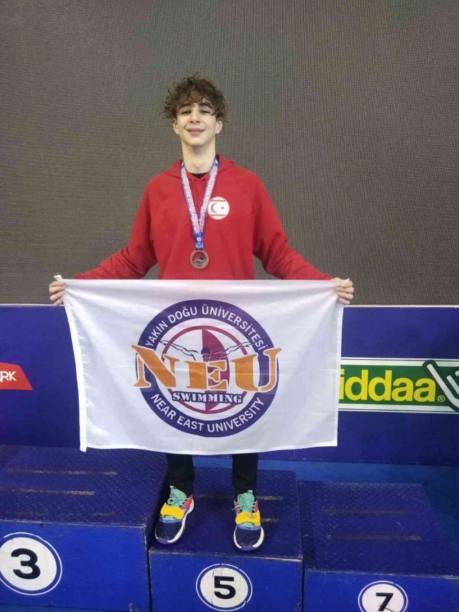 Yüzme Yarışmasında Kıbrıs’a Başarı Taşıdılar