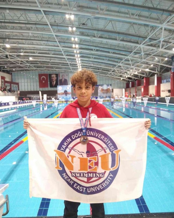 Yüzme Yarışmasında Kıbrıs’a Başarı Taşıdılar