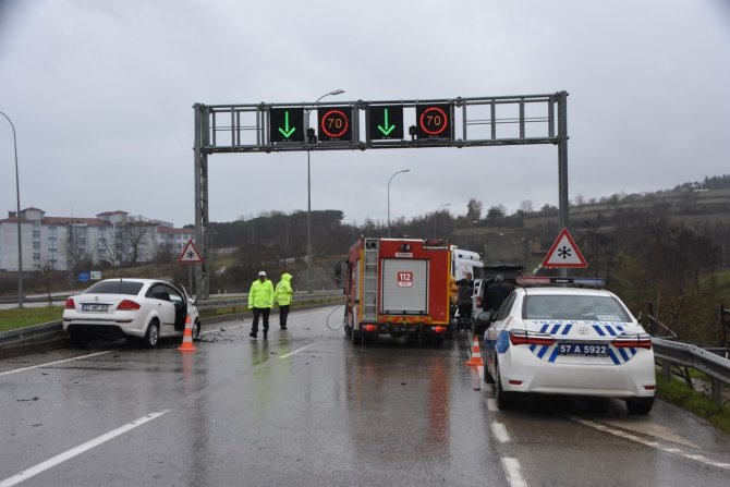 Sinop’ta Otomobiller Çarpıştı: 3 Yaralı