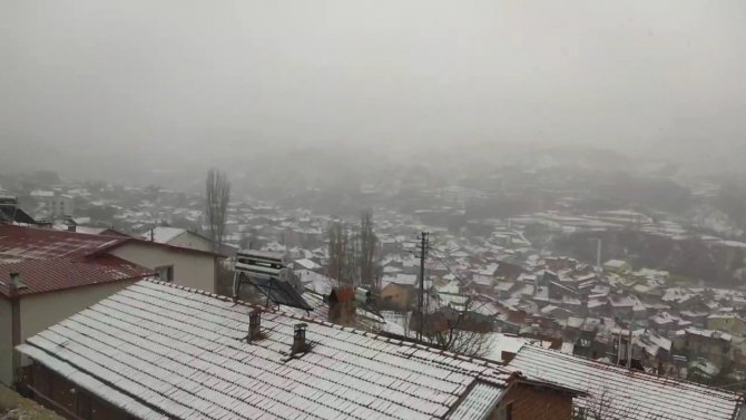 Çelikhan Beyaza Büründü