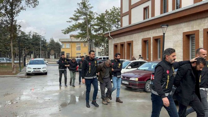 Öldüresiye Dayak Yiyen Şahıs 27 Günlük Yaşam Mücadelesini Kaybetti