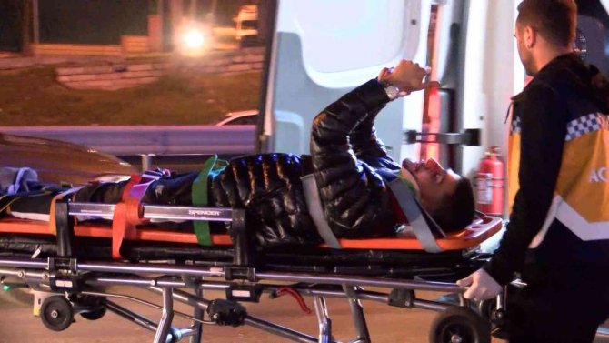 Maltepe’de Ambulans İle Otomobil Çarpıştı: Kazada Yaralanan Genç Telefonunu Elinden Bırakmadı