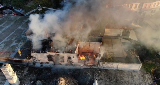 Tarihi Keleiçi’nde İki Katlı Yapı Alev Alev Yandı