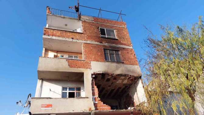 Avcılar’da Kiracının Yakıp Kaçtığı Evden Yeni Detaylar Ortaya Çıktı