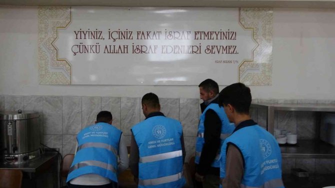Yurttaki Fazla Yemekler İhtiyaç Sahiplerine Ulaştırılıyor