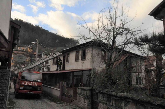 Mudurnu’da Korkutan Baca Yangını