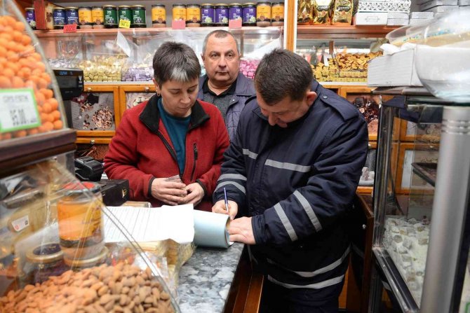 Bozüyük’te Kuruyemişçiler Denetlendi