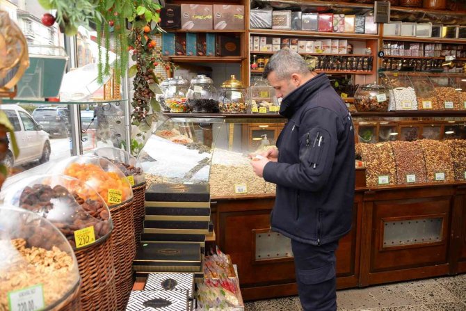 Bozüyük’te Kuruyemişçiler Denetlendi