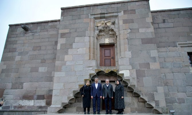 Rektör Çiftçi, Ankara Üniversitesi Heyetine Taş Mescit’i Gezdirdi
