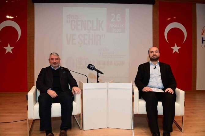 Başkan Aşgın Üniversiteli Gençlerle Buluştu