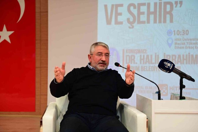 Başkan Aşgın Üniversiteli Gençlerle Buluştu