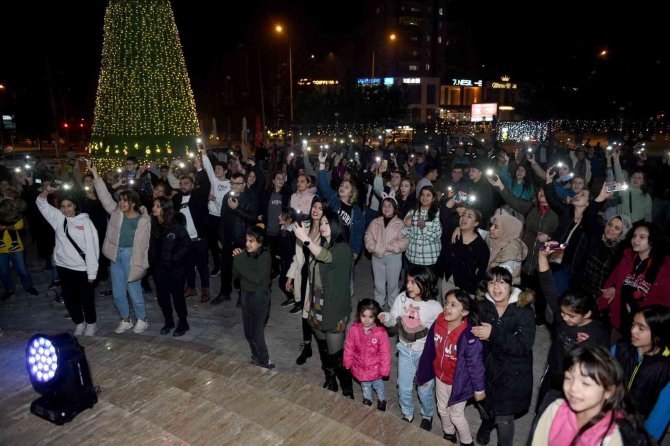 Seyhan’da Yeni Yıl Kutlamaları Erken Başladı