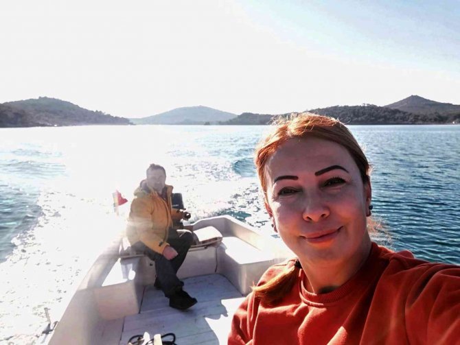 Ayvalık’ta Yunus Balığının Sürat Teknesi İle Yarışı