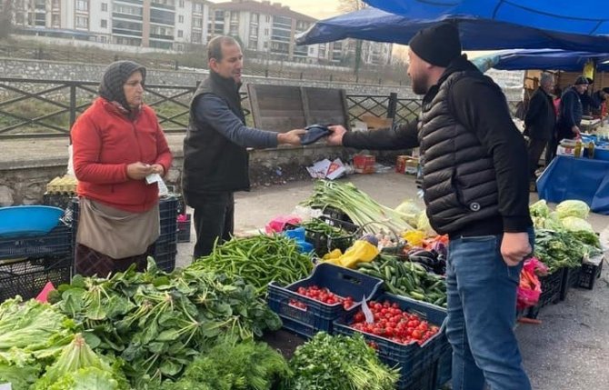 Pazarcı Esnafına Bere Dağıttılar