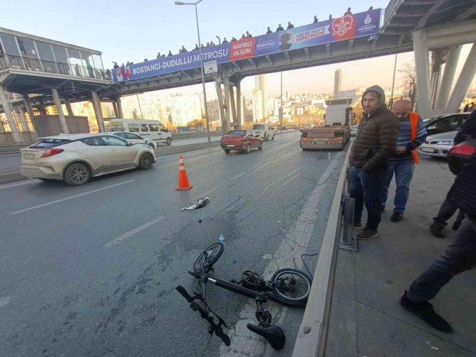 Haramidere’de Tırın Çarptığı Elektrikli Bisiklet Sürücüsü Öldü