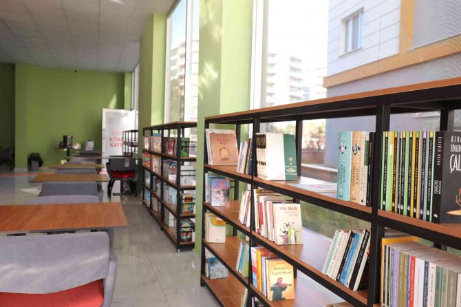 Efeler’de 8’inci Kitap Kafe Kapılarını Açıyor