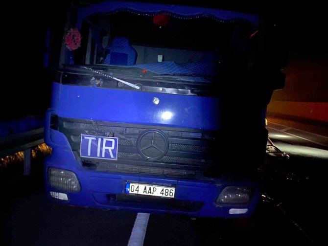 Balataları Yanan Tıra İtfaiye Müdahale Etti