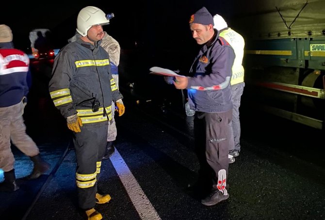 Balataları Yanan Tıra İtfaiye Müdahale Etti