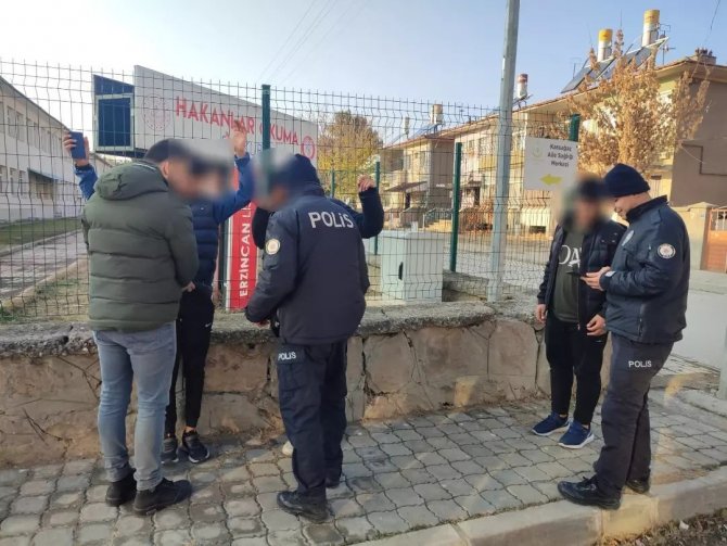 Ekipler Okul Çevrelerinde Denetimleri Sürdürüyor