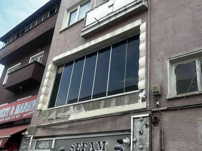Çayevinde Çıkan Bıçaklı Kavgada Bir Kişi Ağır Yaralandı