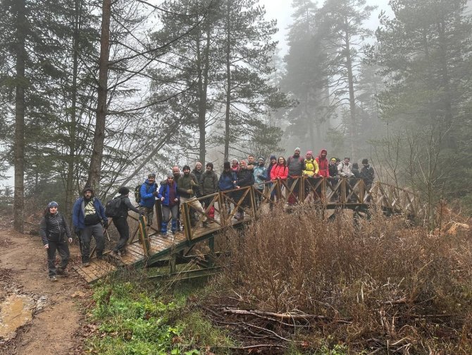 Doğa Tutkunlarına Bozcaarmut’ta Yoğun Sis Eşlik Etti