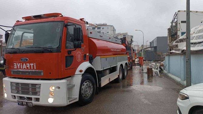 Tadilattaki Düğün Salonunda Yangın