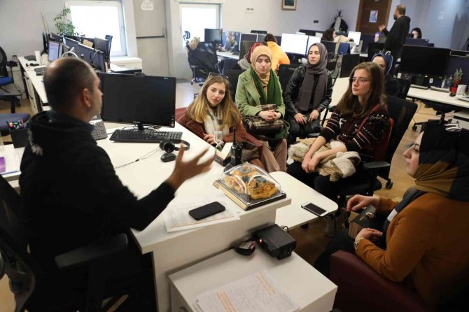 Genç İletişimciler Mesleği Yerinde Öğrenme Fırsatı Yakaladı